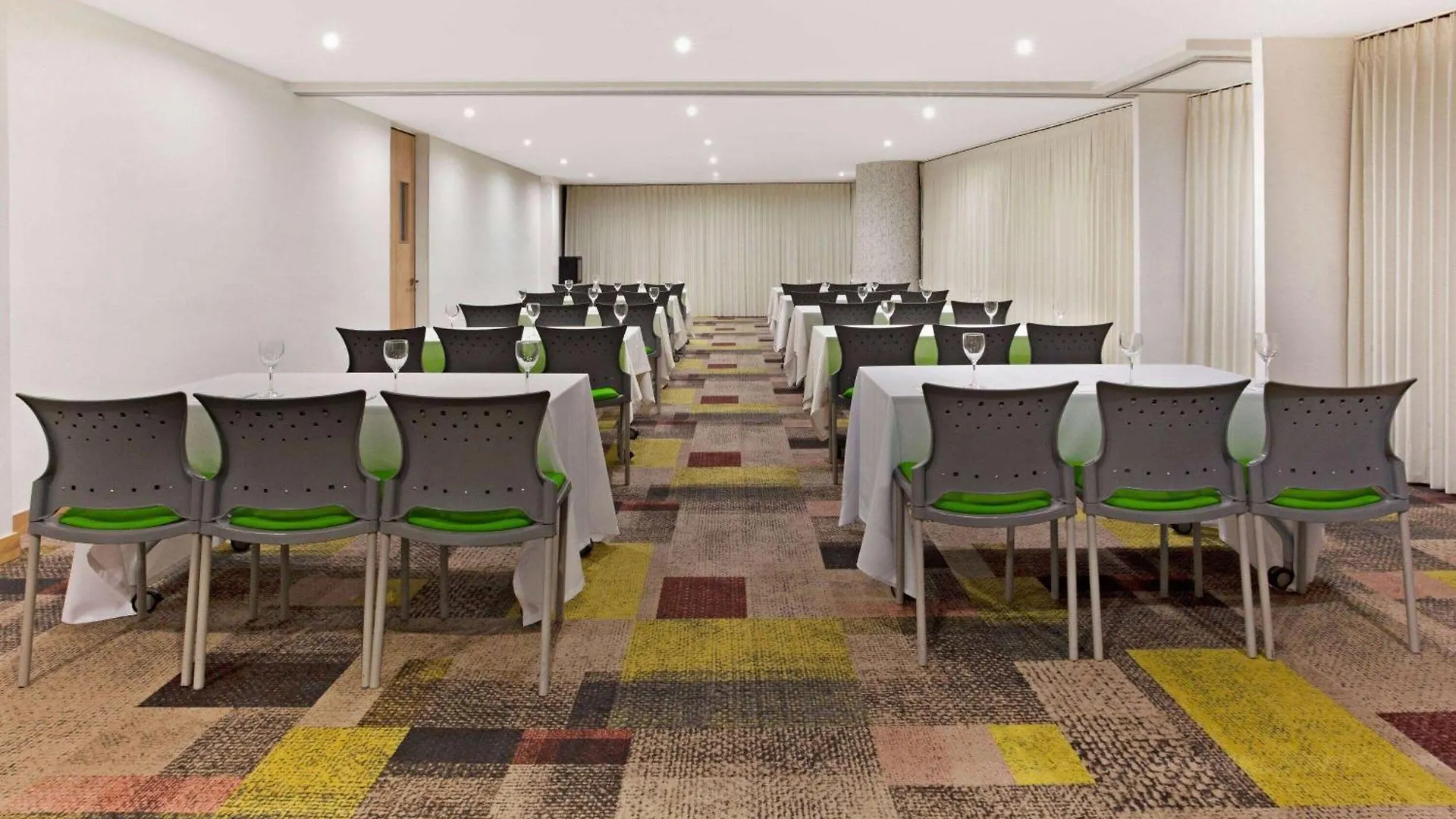 **** Hotel La Quinta By Wyndham Medellin Colombia